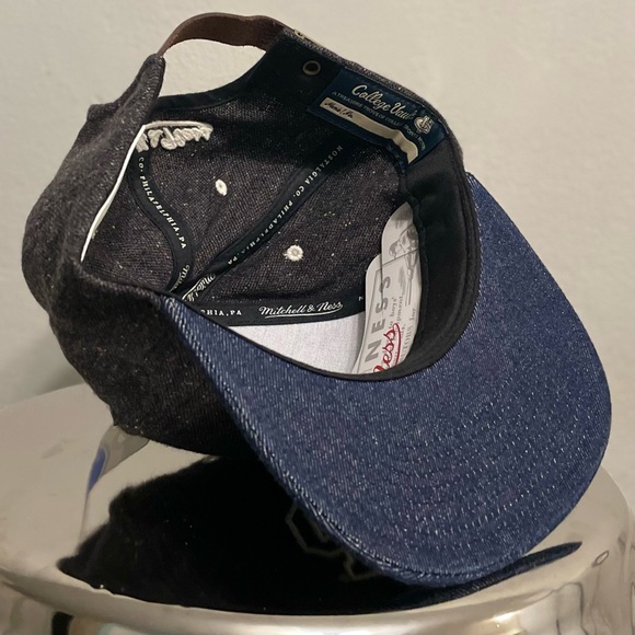 🍀University of Notre Dame Cotton Speckle, Denim Bill Strapback - Picture 8 of 8